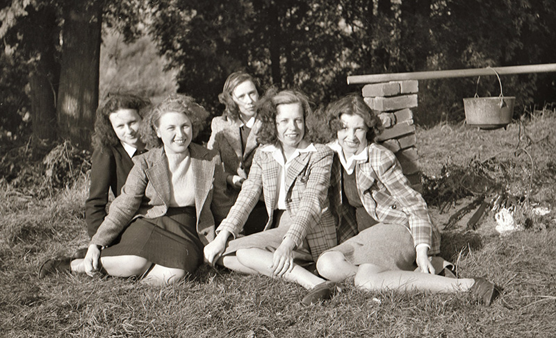 Mary McLaughlin, Joan Garside, Elizabeth Pulbrook, Velma O'Hanley and Kathleen Highton.